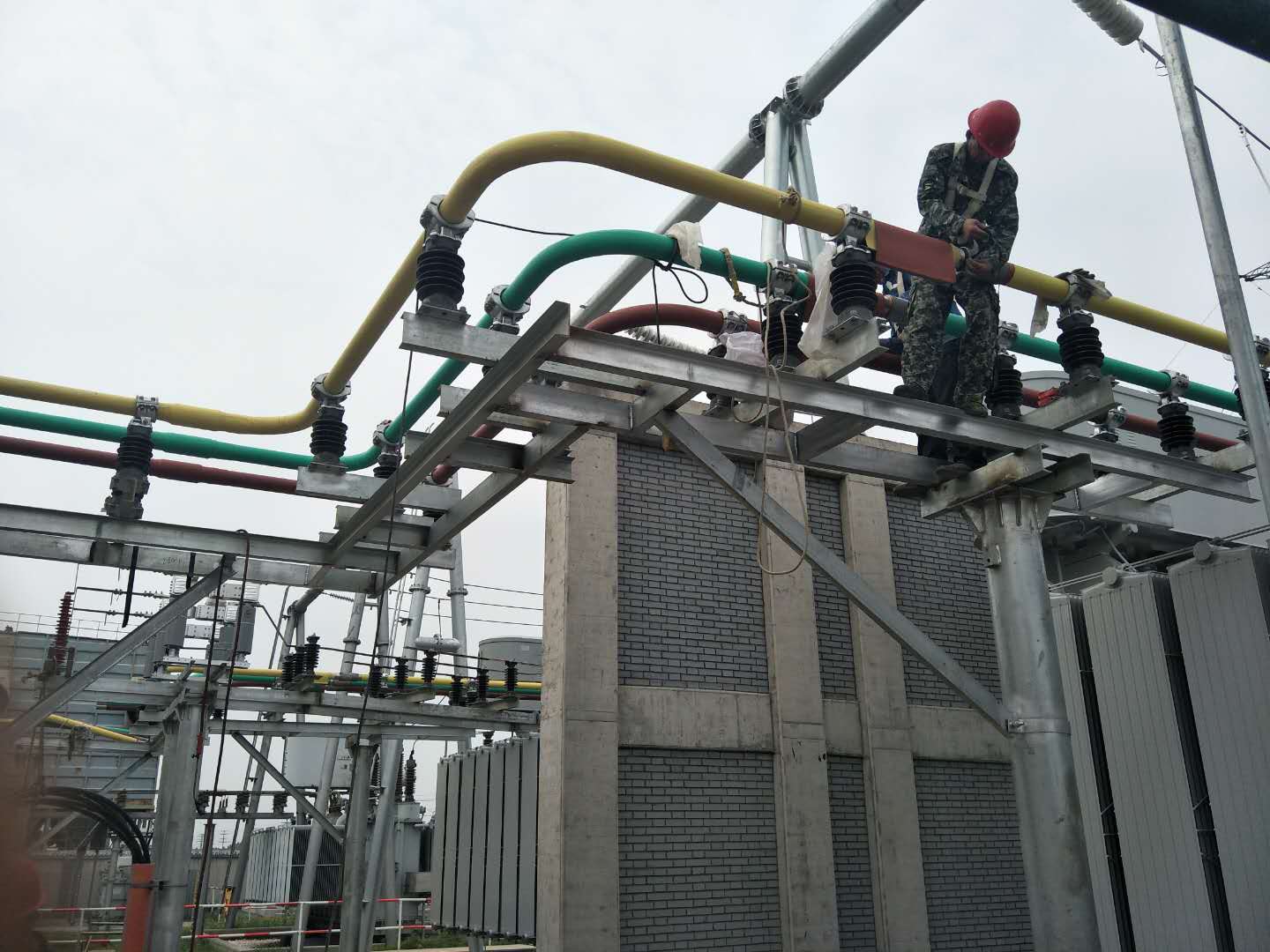 管型母線出現(xiàn)故障對設(shè)備檢查時(shí)應(yīng)注意哪些